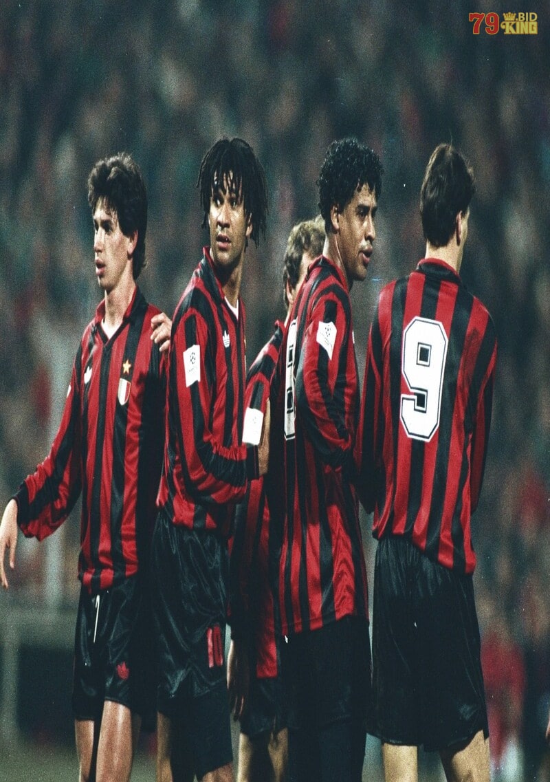 Ông đã thi đấu cho AC Milan và giành nhiều thành tựu xuất sắc
