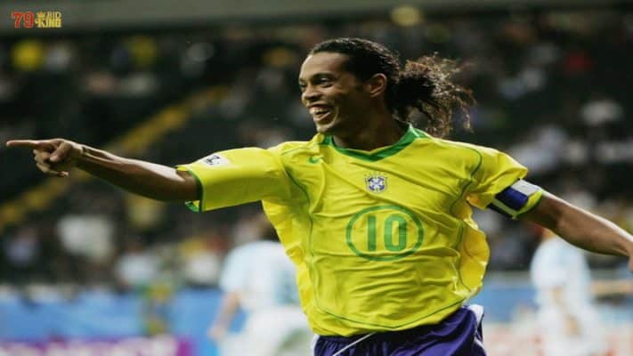 Ronaldinho - huyền thoại bóng đá Brazil